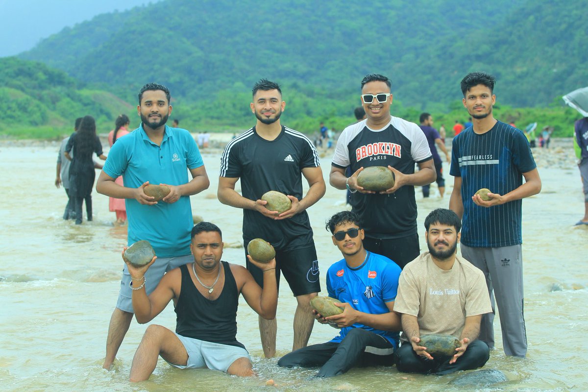 Muhamma82680560's tweet photo. With friend 🥰❤️🥰 https://t.co/HZMW2nKZr9