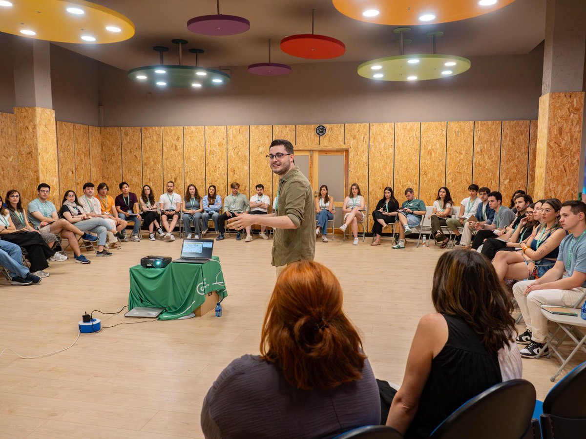 Despedimos el 𝐈𝐕 𝐄𝐧𝐜𝐮𝐞𝐧𝐭𝐫𝐨 𝐝𝐞 𝐉ó𝐯𝐞𝐧𝐞𝐬 𝐈𝐧𝐯𝐞𝐬𝐭𝐢𝐠𝐚𝐝𝐨𝐫𝐞𝐬 𝐞𝐧 𝐂á𝐧𝐜𝐞𝐫 𝐄𝐉𝐈𝐂 𝟐𝟎𝟐𝟓 orgullosos de colaborar con el presente y el futuro de la investigación oncológica.

Nos ponemos ya en marcha para preparar la próxima edición 😉🔬💚