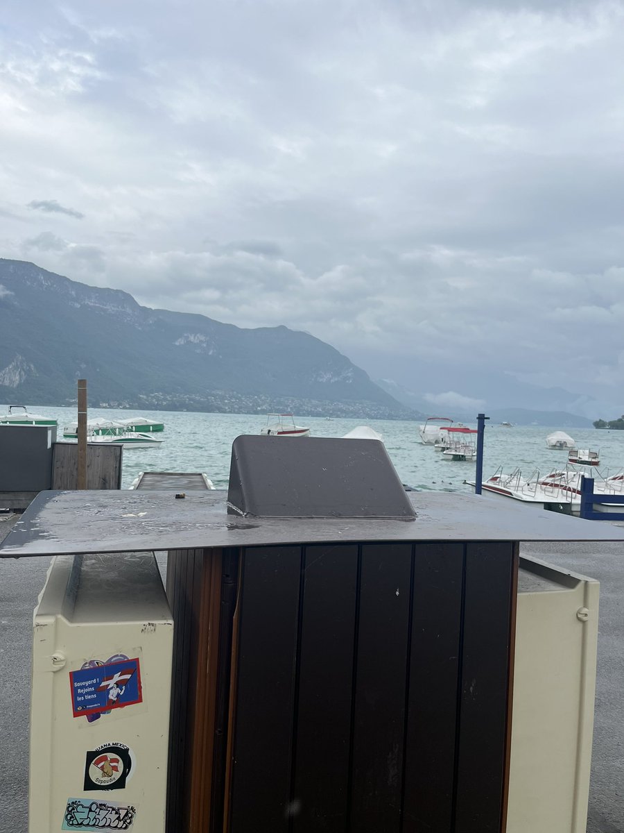 Sapaudia74's tweet photo. Le printemps arrive, avec la pluie. Et nous aussi https://t.co/OPlCrrtFSc