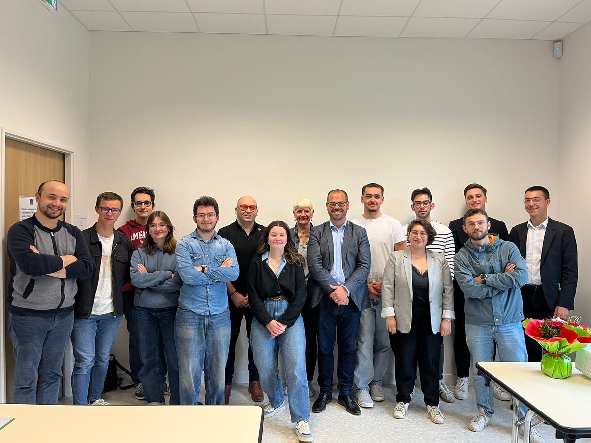 Jeunes Socialistes de Seine-Maritime (@jeunessoc76) on Twitter photo Première Assemblée générale ce 6 juin à Déville-lès-Rouen ✊🌹
Un moment fort de démocratie et d’échanges pour construire ensemble notre avenir collectif.
Un grand Merci à <a href="/VDuchaussoy/">Vincent Duchaussoy 🇫🇷🇪🇺🌹</a> et Guillaume Claudel pour l’accueil 🙏
#JeunesSocialistes #SeineMaritime Première Assemblée générale ce 6 juin à Déville-lès-Rouen ✊🌹
Un moment fort de démocratie et d’échanges pour construire ensemble notre avenir collectif.
Un grand Merci à <a href="/VDuchaussoy/">Vincent Duchaussoy 🇫🇷🇪🇺🌹</a> et Guillaume Claudel pour l’accueil 🙏
#JeunesSocialistes #SeineMaritime