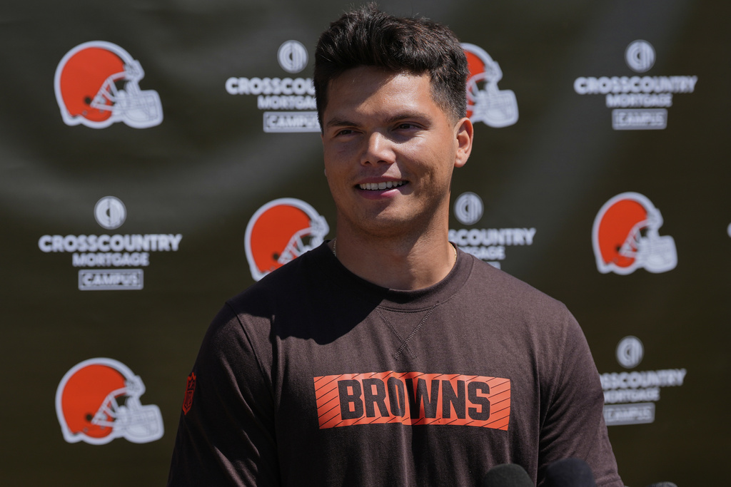 PFHOFAmbassador's tweet photo. Dillon Gabriel, @Browns QB - The 3rd round rookie is only the 3rd player from @oregonfootball drafted by the Browns this century - T.J Ward and Ifo Ekpre-Olomu the others (Per PFR) #DawgPound #Browns #ClevelandBrowns #NFLDraft2025 #NFL #nfldraft25 #NFLUK #NFLLondon #Cleveland https://t.co/voJLpMpSpI