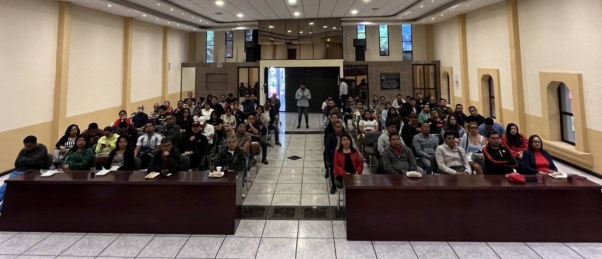 StirttPuebla's tweet photo. En nuestra Asamblea Ordinaria recibimos al Secretario de @Bienestar_Pue Lic. @Javier_AquinoL quien  nos explicó los diversos programas vigentes y los que están por iniciar del #Bienestar para que también sean utilizados por nuestros compañeros. https://t.co/xFkyWqD5YR