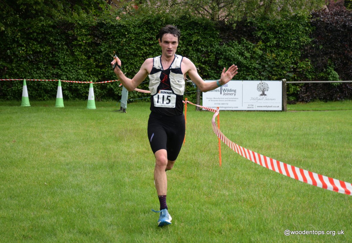 WoodentopsFR's tweet photo. Andy Heyes Dark Peak Fell Runners/Hallamshire Harriers smashes Wharfedale Trail Half Marathon race record by 2.30, finishing in 1.20.39 the old record was held by Chris Holdsworth 1.23.09 @dpfellrunners @HarriersH @WharfedaleHM https://t.co/JY9zib8yDA