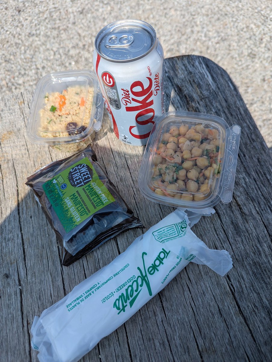 CarminaMurray's tweet image. Lunch stop at 42k in. #Ride2Conquer #carrythefire