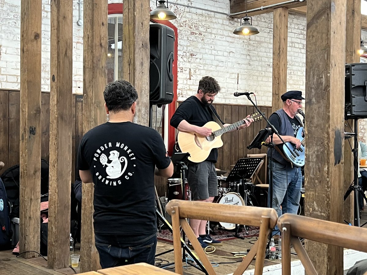 At <a href="/PMBrewCo/">Powder Monkey Brewing Co</a> watching <a href="/TwistedFiddle/">Linda Doran</a> and drinking beer!!
#Gosportcommunity