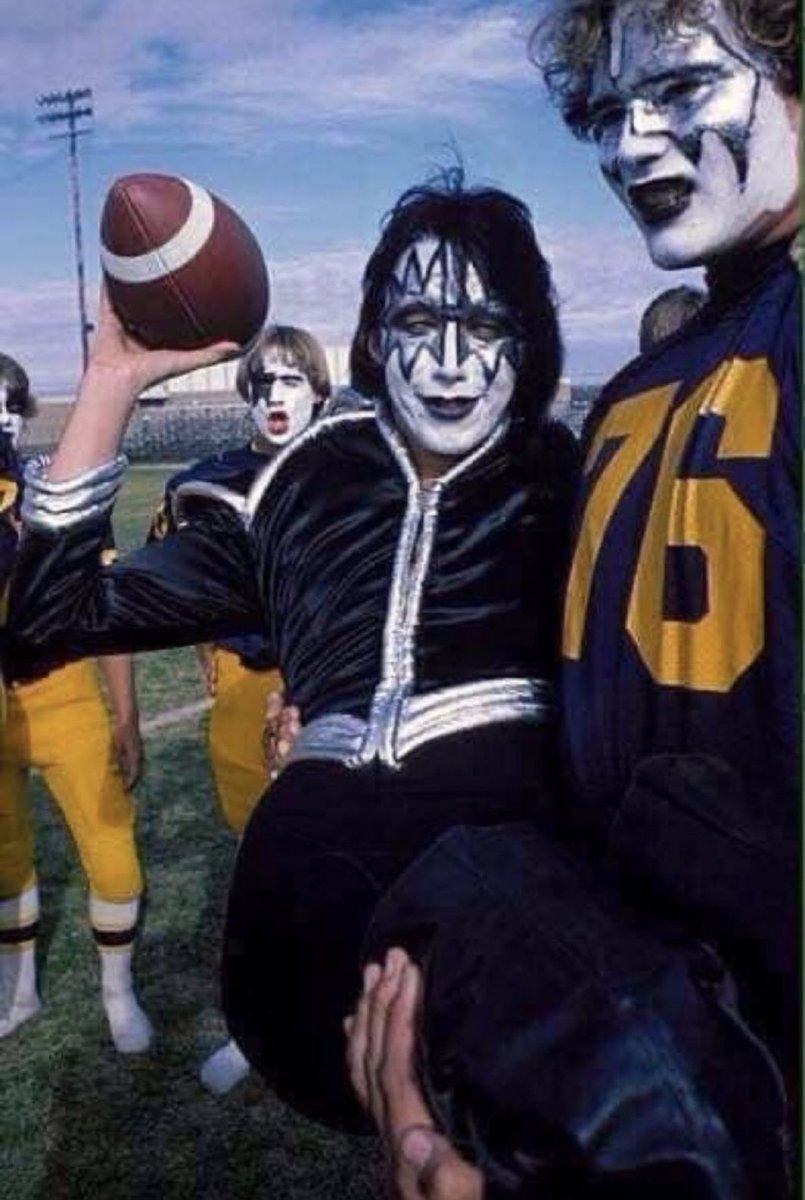 Super70sSports's tweet photo. Greatest quarterbacks of all time:

1. Tom Brady
2. Joe Montana
3. Ace Frehley https://t.co/mFJkNfkbhf