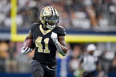 CasualSportsX's tweet photo. Choose your Fantasy Football RB.. 🔥

Who are you taking? 👀

Chase Brown- Bengals RB

or

Alvin Kamara- Saints RB 

#WhoDey or #Saints? https://t.co/V61TLZRNru