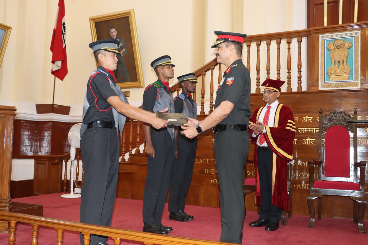 IMA_IndianArmy's tweet image. ACC Wing Graduation Ceremony

On 06 Jun 2025, 48 cadets of the 125th Course were awarded JNU degrees by the #Commandant IMA.
This marks a key milestone in their journey as future leaders of the Indian Army. 🇮🇳

#IMA #ACC #GraduationDay #IndianArmy
 @artrac_ia @adgpi
