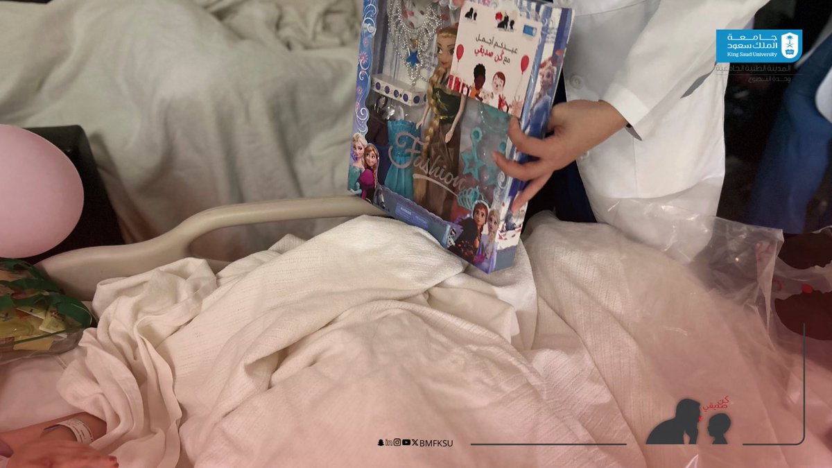 ألوان الفرح لا تُحصر، وقلوب الأطفال أكبر لوحاتها 🎨

في ثاني ايام #عيد_كن_صديقي🎈، كانت محطتنا في مدينة الأمير سلطان الطبية العسكرية لنُلون اللحظة، ونكتب فصلًا جديدًا من الفرح💫🎈