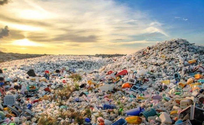 surdurebilirlik's tweet photo. Prof. Dr. Filiz Karaosmanoğlu, plastik atıkların ham madde olarak değerlendirilmesi gerektiğini belirterek “Atık plastikte enerji gizlidir, adeta yer altındaki, deniz altındaki petrol ve doğal gaz gibidir” dedi https://t.co/bPMP37CccS