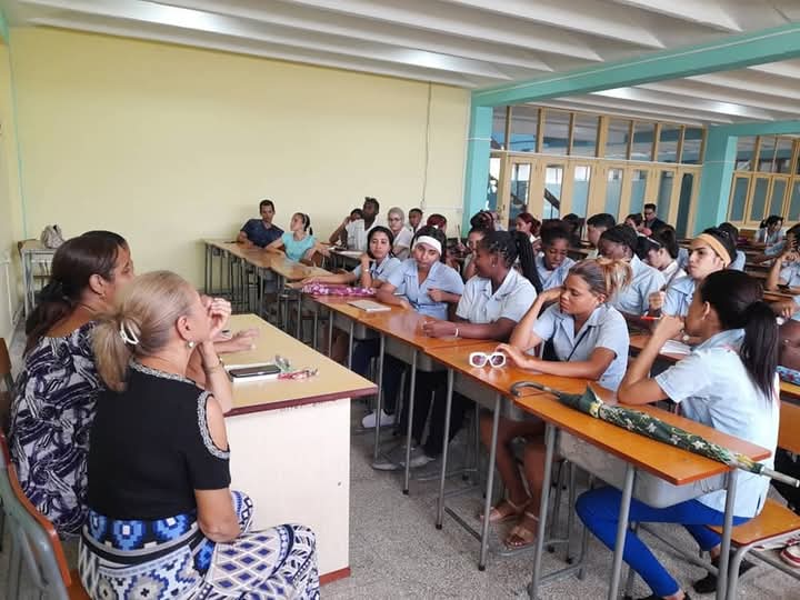 Cuadros UCMGt (@cucmgt) on Twitter photo La <a href="/medicas87226/">Universidad de Ciencias Medicas Guantánamo</a> #ucmgt apuesta por el cumplimiento del plan de plazas de especialidades médicas, estomatológicas y de enfermería con acciones d formación vocacional para el internado vertical #Salud #Guantánamo #JuntosPodemosMás #MiMoncadaGuantanamero <a href="/Dr_NaelPreval/">Director Provincial de Salud Guantánamo</a> <a href="/MINSAPCuba/">Ministerio de Salud Pública de Cuba</a> La <a href="/medicas87226/">Universidad de Ciencias Medicas Guantánamo</a> #ucmgt apuesta por el cumplimiento del plan de plazas de especialidades médicas, estomatológicas y de enfermería con acciones d formación vocacional para el internado vertical #Salud #Guantánamo #JuntosPodemosMás #MiMoncadaGuantanamero <a href="/Dr_NaelPreval/">Director Provincial de Salud Guantánamo</a> <a href="/MINSAPCuba/">Ministerio de Salud Pública de Cuba</a>