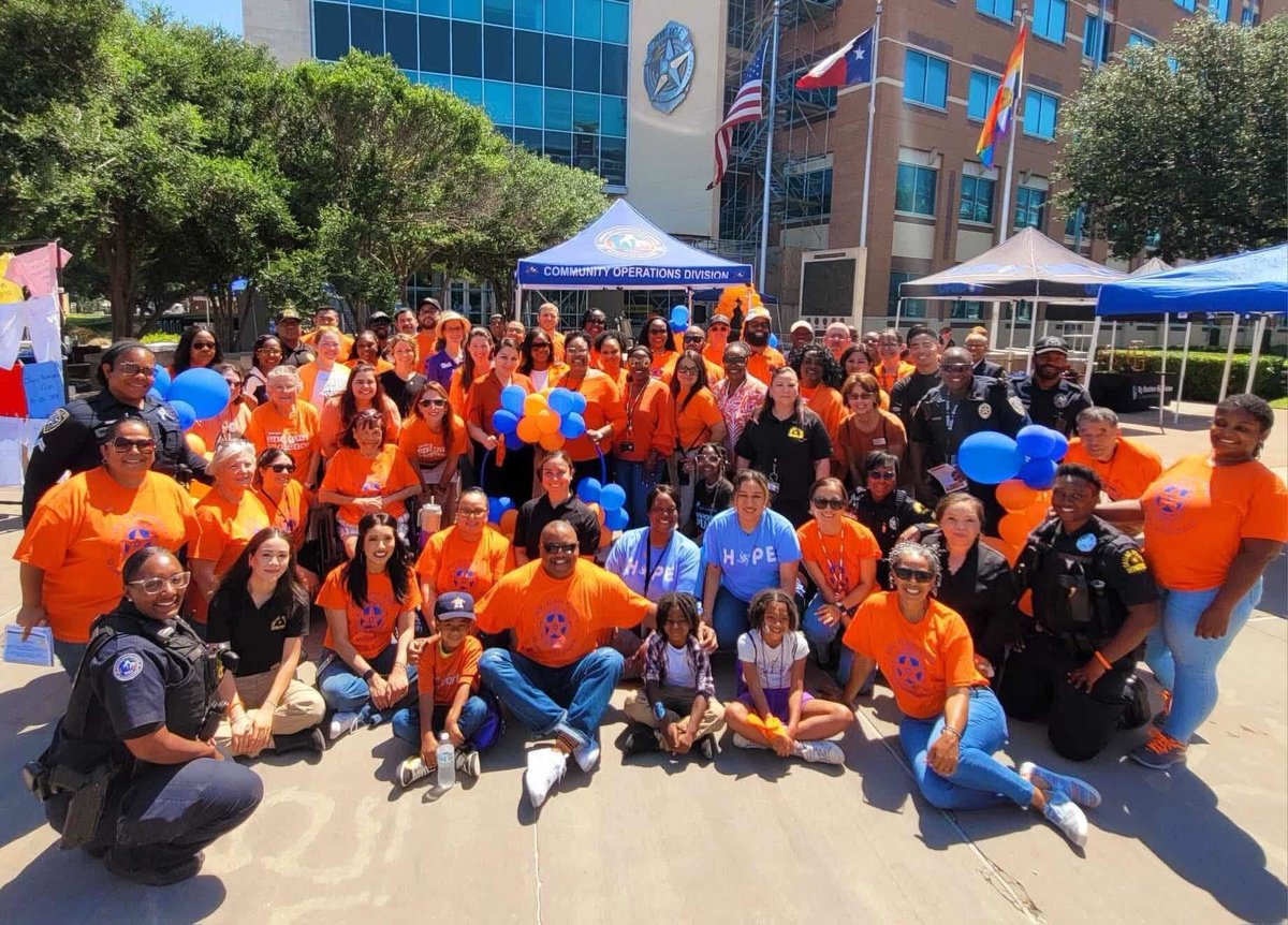 Everytown's tweet image. HAPPENING NOW: Coast to coast, communities are gathering at #WearOrange Weekend events to call attention to our nation’s preventable gun violence crisis and honor victims and survivors of gun violence.
Text ORANGE to 644-33 to find an event near you!
