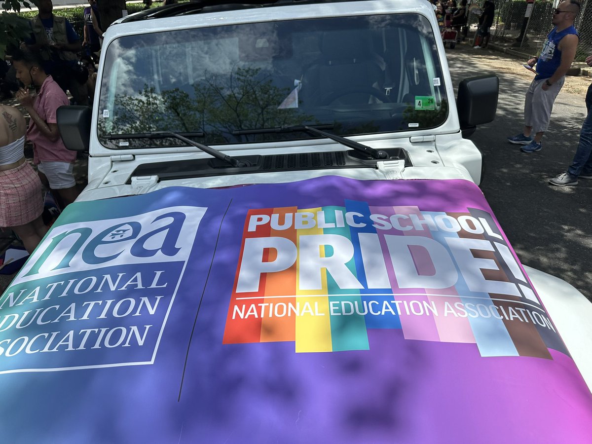 Melinda Person 🍎✌🌈 (@melindajperson) on Twitter photo 📸 Proud to show up strong with @KimAndersonNEA, @PrincessMNEA, @Duff4Ed, Mary Kusler, <a href="/coachNicodemo/">Anthony Nicodemo(he/him/his)🏳️🌈🇺🇸🏀</a> and our union family at #WorldPride2025.
In a time of rising hate, we’re united in love 🏳️🌈✊ 📸 Proud to show up strong with @KimAndersonNEA, @PrincessMNEA, @Duff4Ed, Mary Kusler, <a href="/coachNicodemo/">Anthony Nicodemo(he/him/his)🏳️🌈🇺🇸🏀</a> and our union family at #WorldPride2025.
In a time of rising hate, we’re united in love 🏳️🌈✊