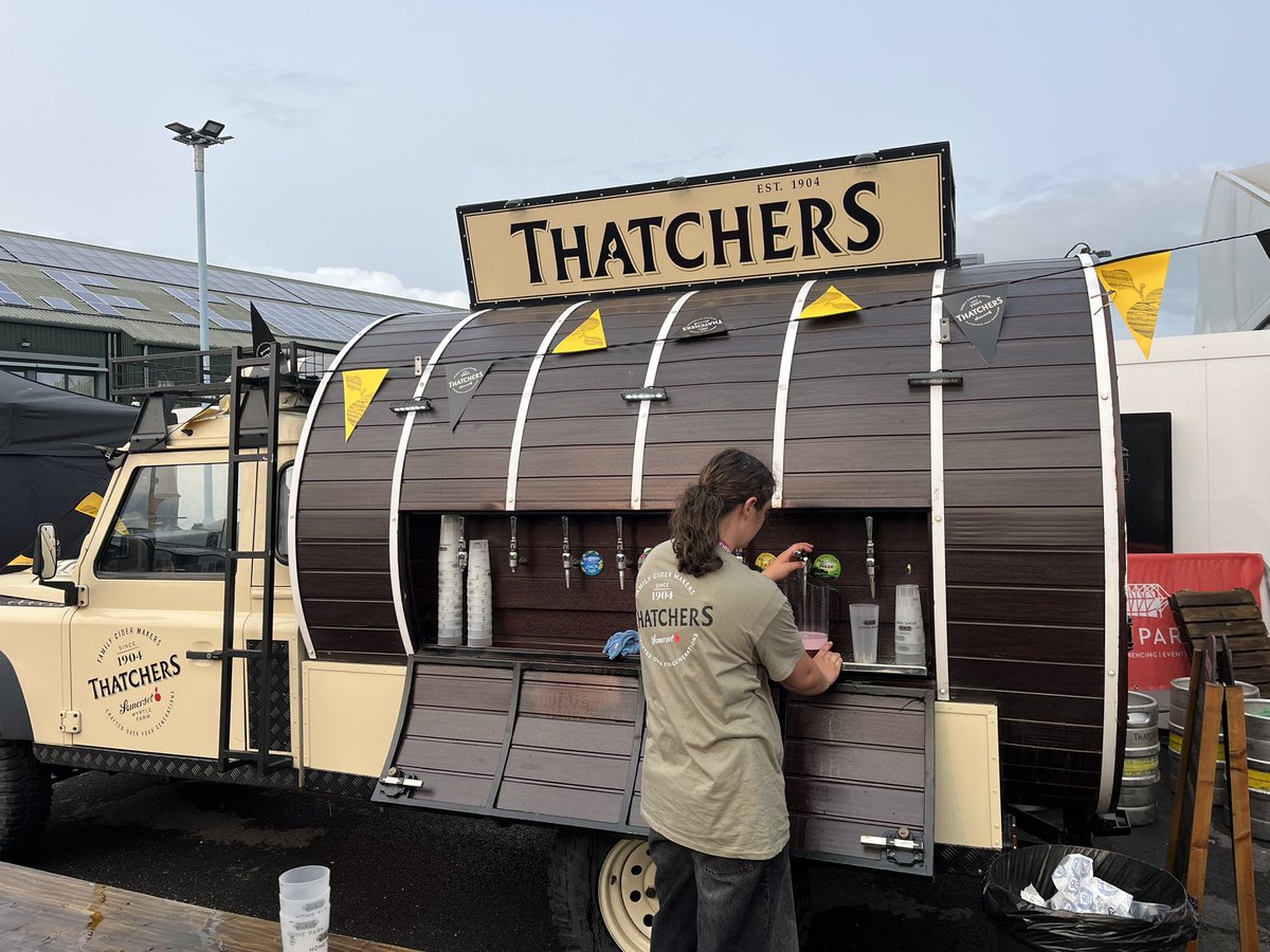 Philkilpatrick1's tweet photo. @thatchers_cider really let yourself down tonight @Argyle staff cannot even change a barrel, shocking https://t.co/F6DSjh6zOa