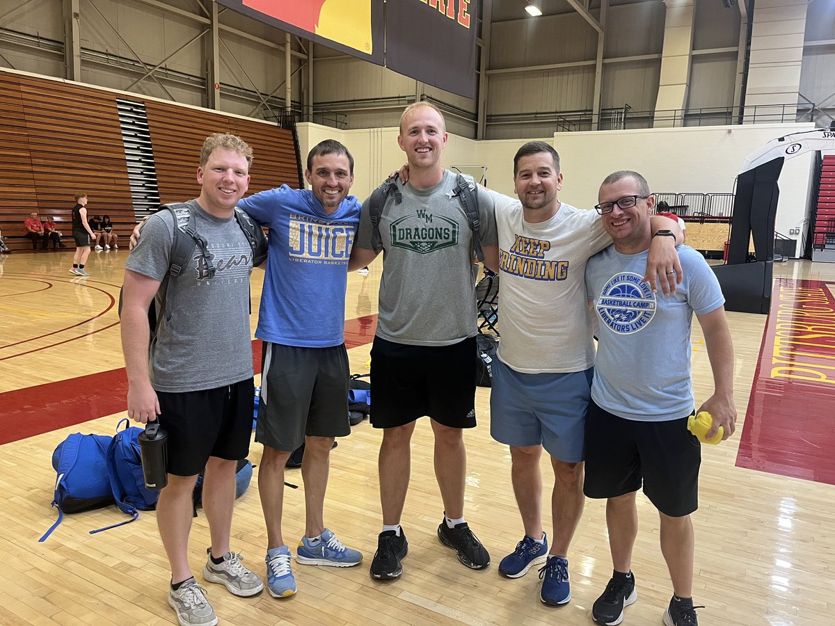 brandonemmert44's tweet photo. Just some dudes who love Jesus, Basketball, The Energy Bus, players who curl the screen tight to the basket, and reverse seals. Thankful for the mentorship of these guys! #GBED https://t.co/0sPJdOep0k
