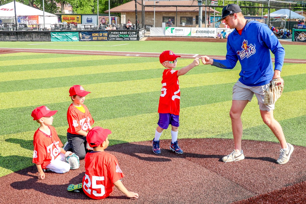 MinotHotTots's tweet image. Little guys crushed it at yesterday's youth camp!

We still have a few remaining spots for our intermediate Youth Camp coming up on June 18th - don't miss out on the chance for your kiddo to train like the Tots and make memories!

Register Here: minot-hot-tots.nwltickets.com/Tickets/AddIte…

#GoTots