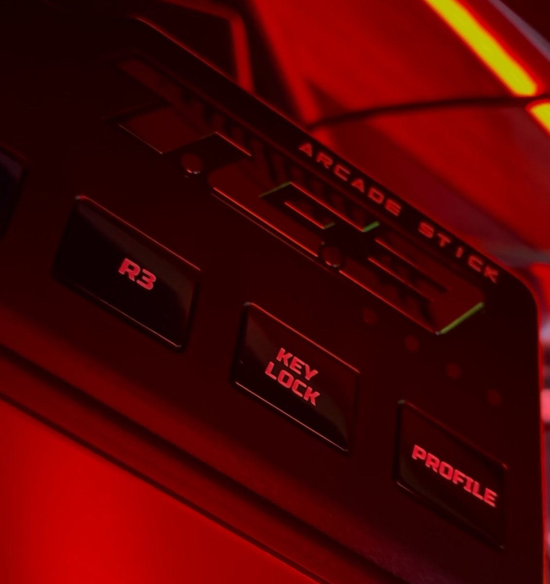 Unboxing The new Mad Catz T.E.3 is the true inheritor of the legendary T.E.2 arcade stick. The genuine Arcade Layout provides a Vewlix-style design with 8 action buttons that provide extremely accurate performance.

#TE3