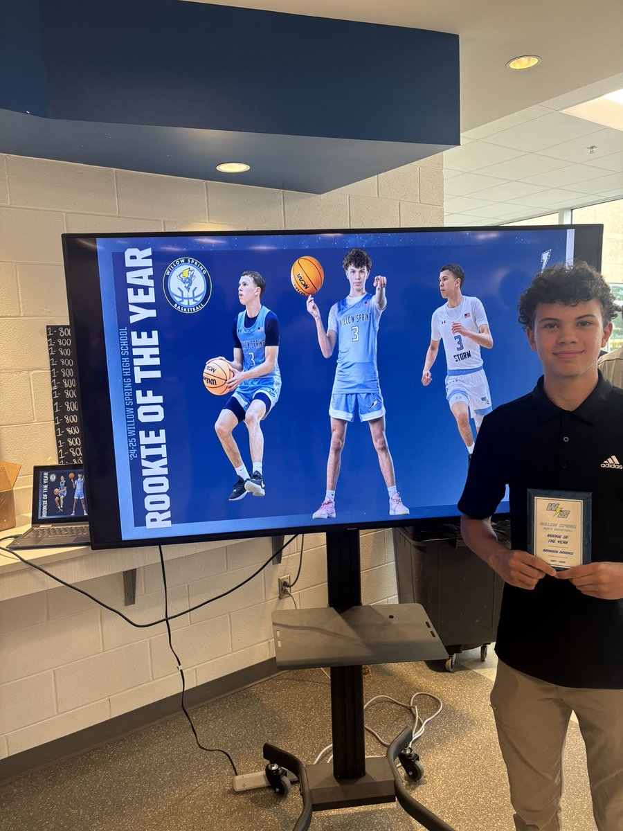 Brandon10175511's tweet image. Blessed to recieve Rookie of the Year, All Confrence Honorable Mentione, and Academic all Confrence. @WS_Storm_MBball @StrongCenter27 @StrongCenter4Ex