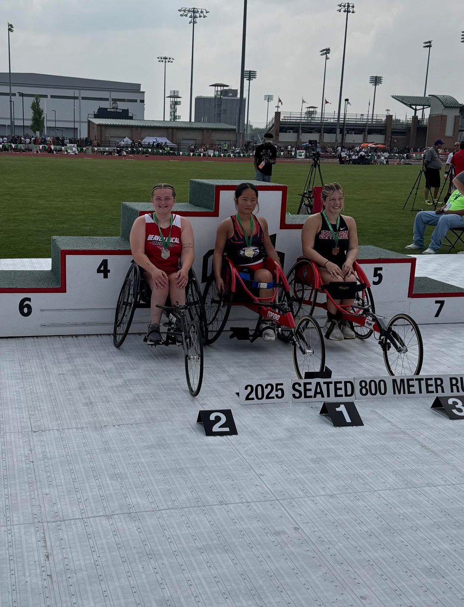 Congratulations to Senior Savannah Nign for placing 2nd in the Girls Seated 800m at OHSAA Track and Field Championships.