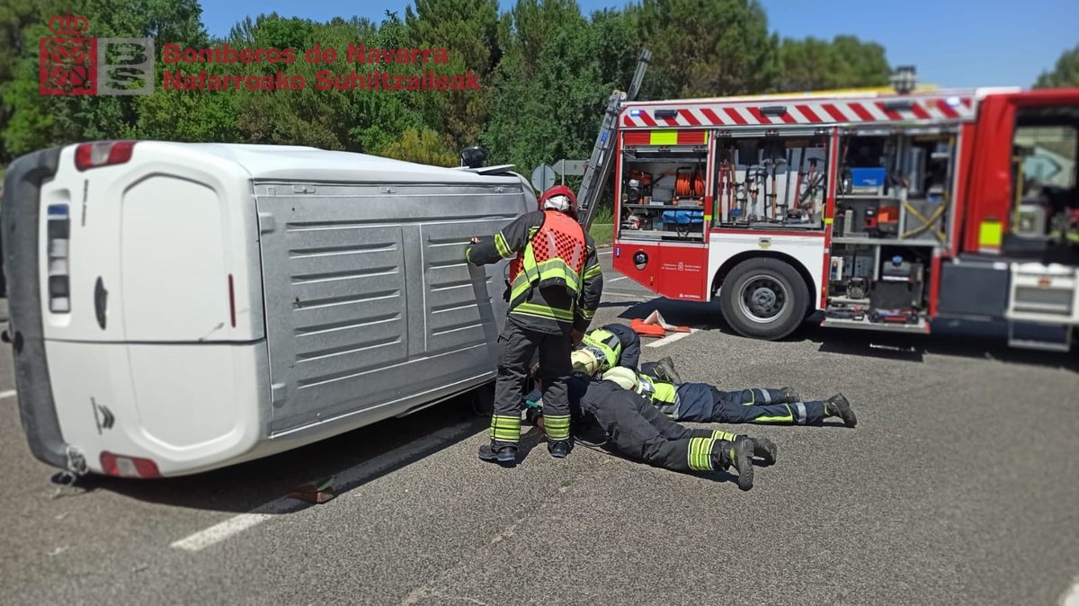 Kotxe eta furgoneta batek talka egin dute Erriberri ta Azkoien herriak lotzen dituen errepidean (NA 6620)

Lau zauritu suertatu dira, horietako bat furgonetatik erreskatatu behar izan dugularik