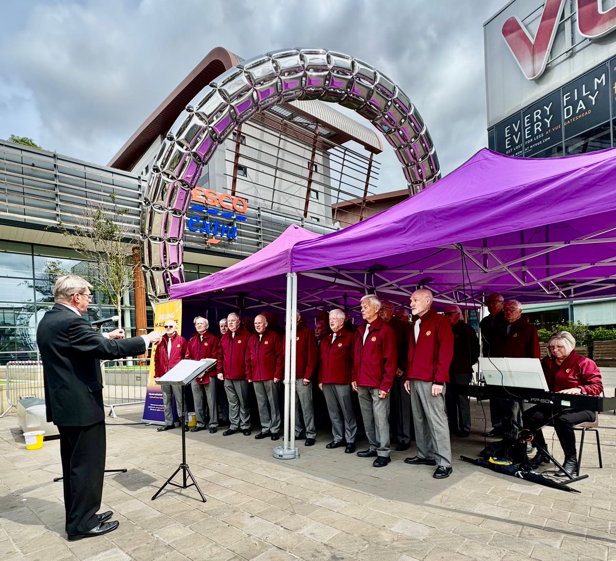 Felling Male Voice Choir (@choirfelling) on Twitter photo WOW <a href="/TrinitySqGH/">TrinitySqGH</a>
Thank you all for turning up and showing love!
How good was “Razzle Dazzle,” ?? it was great to hear that filling the air with Broadway flair and pure joy.
Review on our website fmvc.org
photo by K Lawrence WOW <a href="/TrinitySqGH/">TrinitySqGH</a>
Thank you all for turning up and showing love!
How good was “Razzle Dazzle,” ?? it was great to hear that filling the air with Broadway flair and pure joy.
Review on our website fmvc.org
photo by K Lawrence