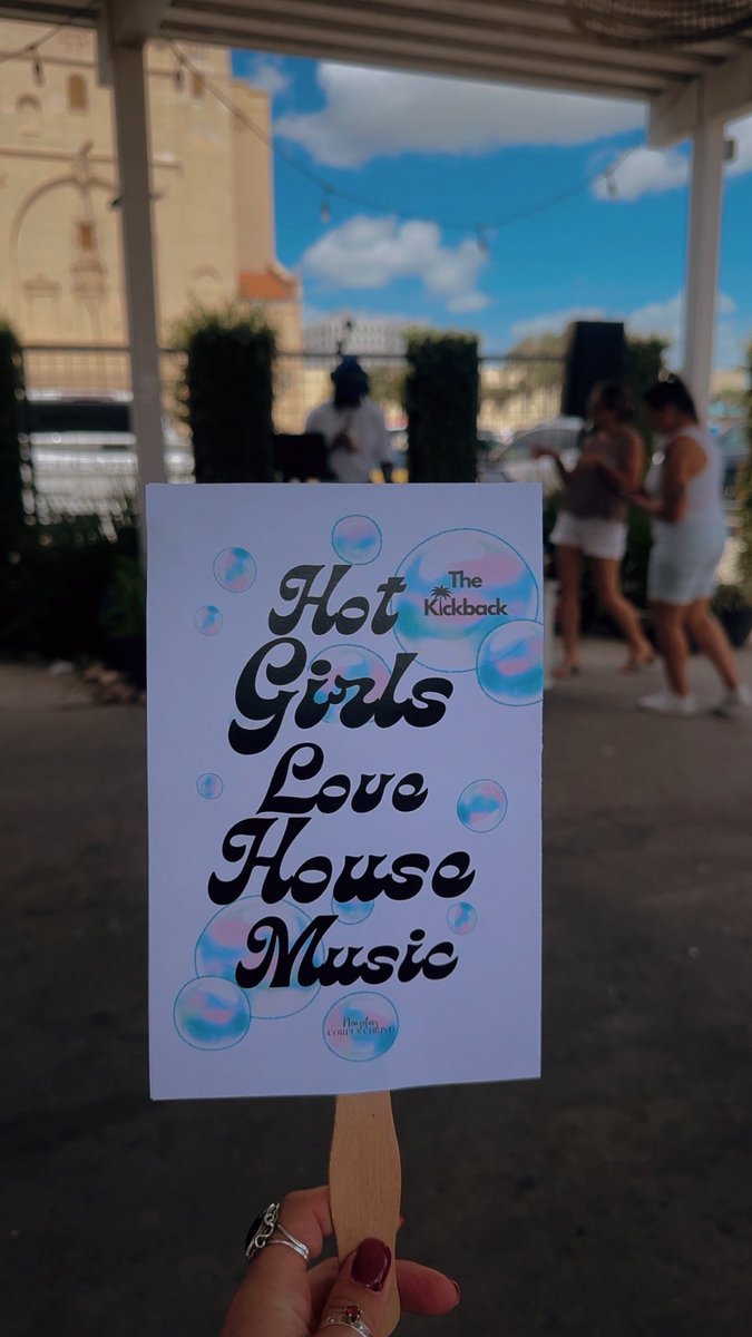 fomodaddy's tweet photo. Mimosas and house music 😎🫠✊🏻 https://t.co/mir8YtUCy8