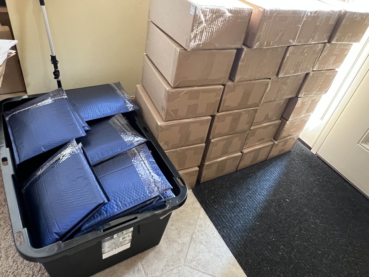 ❄️PACKED!! are you guys ready to get your goodies?because we are packed and ready to be delivered!! it's shipping time~!!