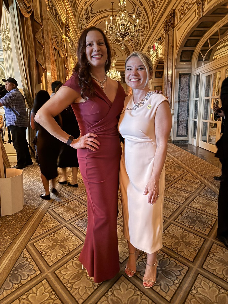 Honored to have attended this weeks Virtual Enterprise International Scholarship Dinner with my <a href="/FollowCSA/">CSA</a> <a href="/CSARunsAs1/">CSA RUNS AS 1</a> and <a href="/owe_csa/">owe of csa</a> colleagues.  I heard directly from our incredible students <a href="/MS137Heroes/">MS137Q Heroes</a> and their wonderful principal <a href="/Principal_Trin/">Pamela Trincado</a> . Their drive, creativity, and