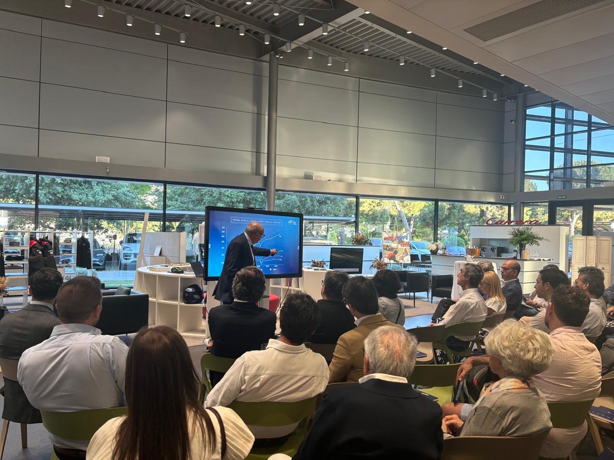 Cómo liderar la inversión del futuro.

Un afterwork diferente, donde innovación, y estrategia financiera se dieron cita en nuestro Centro Porsche Madrid Norte.

De la mano de <a href="/atl12Capital/">atl Capital</a> exploramos las claves para invertir con éxito en un mundo en constante cambio.