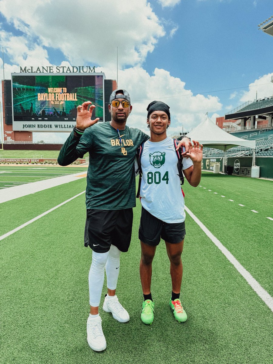 SonicShelton's tweet photo. Clocked in for my 40 at 4.28 (laser) and 37.5 inch vertical at camp.

Grateful for a great talk with @CoachDBaker81 after today’s camp and beyond blessed to announce that I got my second D1 offer from @BUFootball #SicEm 🐻 @CoachDaveAranda

@DentonGuyer_FB @ReedHeim @CoachJoseph979 @Coach_Russ21 @kylekeese @TrentShelton 

@dctf @Rivals @247recruiting @Andy_Villamarzo @Jason_Howell @GPowersScout @MikeRoach247
@JScruggs247 @TFloss32