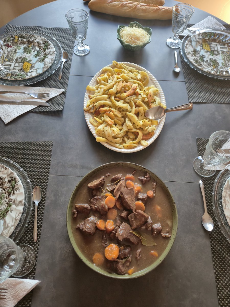 KrissSinclair's tweet image. Bœuf Bourguignon et Pâtes fraîches faites maison...