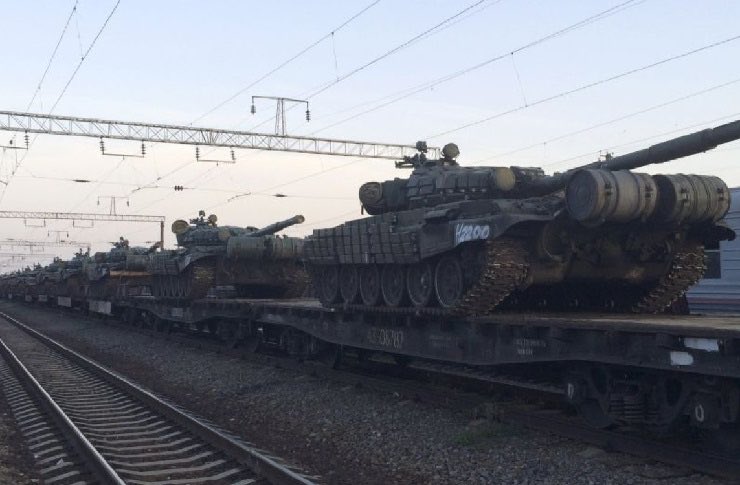 ❗️The 🇺🇦Southern Defense Forces hit a locomotive carrying a convoy of 🇷🇺Russian equipment.

The strike destroyed 13 Russian tanks and more than a hundred pieces of armored and automotive equipment, — Southern Defense Forces.
