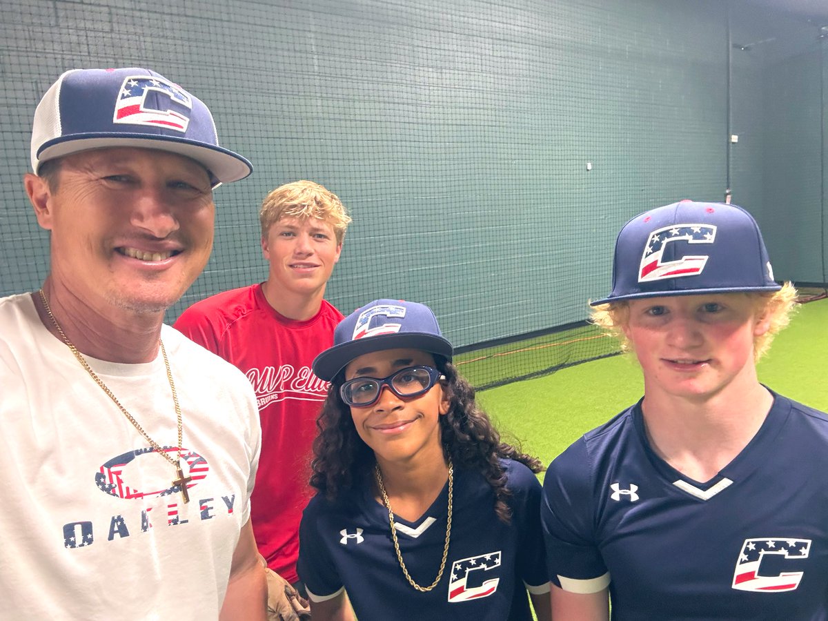 Couple of our young dudes sporting the USA Canes uniforms today!
Special guest Will Graba in getting a tune up too!
Zeke and Colton future stars!
<a href="/canes_illinois/">Canes Illinois Baseball</a> 🖤💛
<a href="/Will_Graba/">Will Graba</a> 💪🏻👊🏻