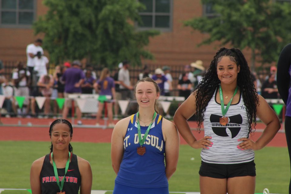 Kennedy D. placed 6th in the discus with a throw of 134’10”! She also earned All-Ohio Honors!