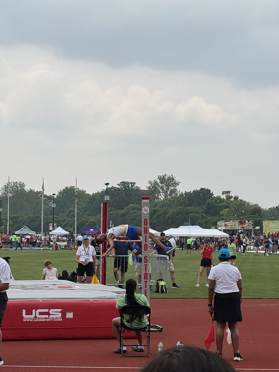 Congratulations to Chayla for placing 2nd in high jump! 

Jumping: 5-7

#GoBraves