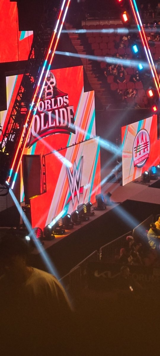 S4UWrestling's tweet photo. Lets gooooo. #latakeover #WorldsCollide #wwe #wrestling #thm-#ccn-#dwe https://t.co/ZYg6N2focm