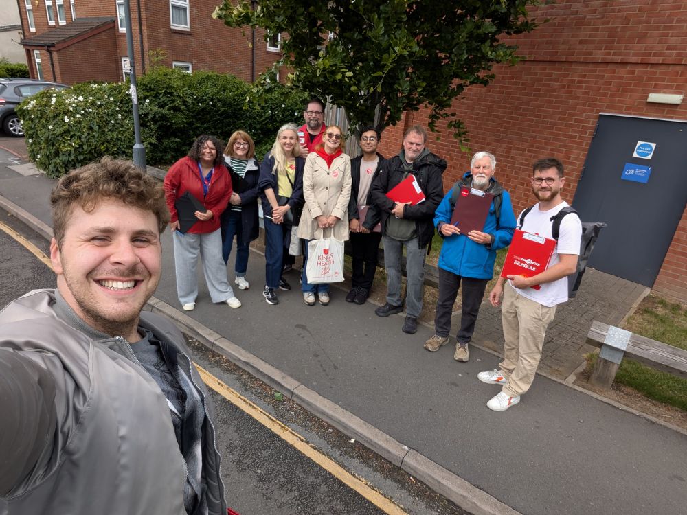 Huge thanks to everyone who came to help us speak to residents on York Road and surrounds this morning and this afternoon.  Nice to pop by the farmers market and see the new brick planters too. 🌹