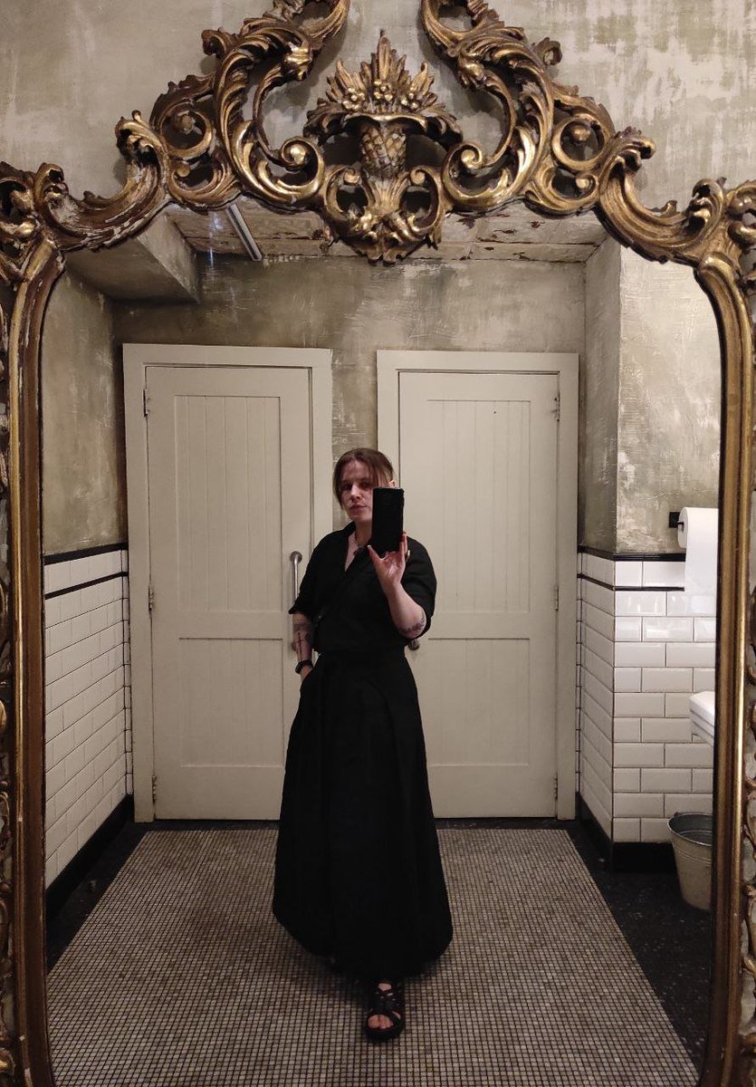 Такий пафосний туалет, неможливо було втриматися від селфі