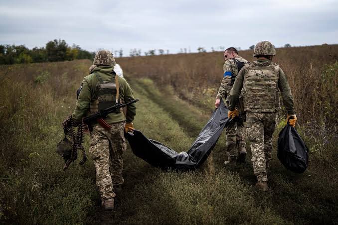 Russia Accuses: Why Isn’t Ukraine Recovering Its Fallen Soldiers?

Russia has accused Ukraine of deliberately failing to recover the bodies of its fallen soldiers—allegedly to avoid paying the 15 million hryvnia (approximately $362,000) in compensation that the Ukrainian state is