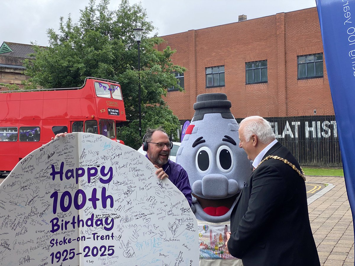 a_frostaudio's tweet photo. It’s been an incredible week on the @BBCRadioStoke Birthday Bus, celebrating the Centenary of Stoke-on-Trent 🎉 We’ve done 7 Outside Broadcasts across 6 days, going all over the 6 towns on a bus and doing live shows ON THE MOVE 🚎🚏 An incredible and challenging experience 🙌😊 https://t.co/f5gsZDEWhX