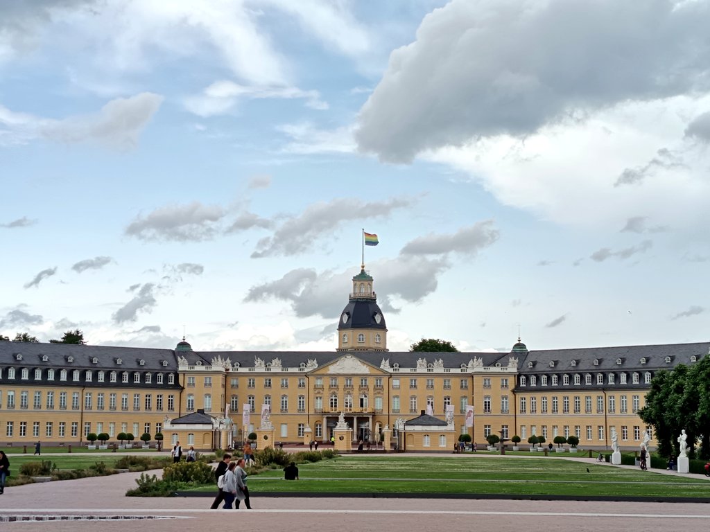 Die den Wein zu Bergen häuft 🏳️‍🌈 tweet media