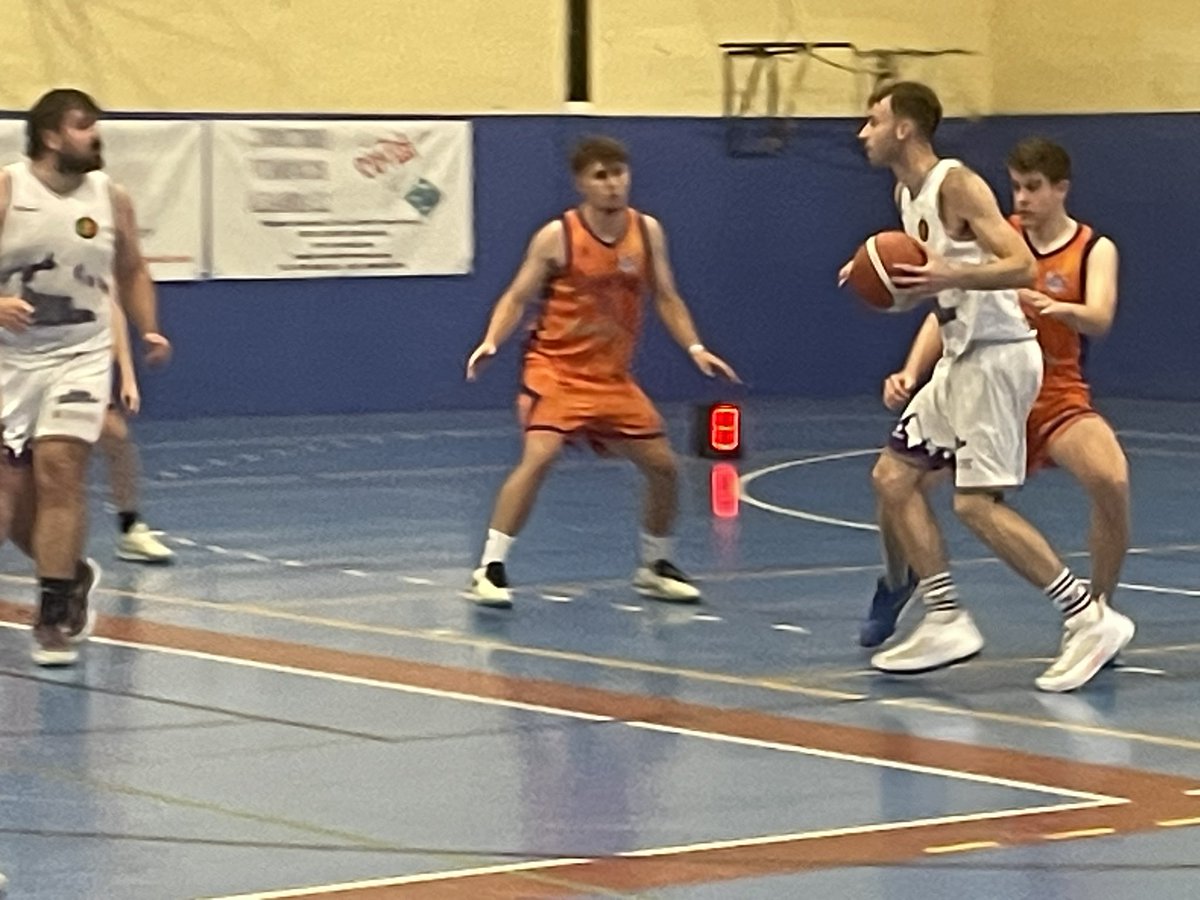 🏆 FABGrSenMas
📆 Semifinal 2 
⏰ 19.00
⏱ 4C
📍 Pab Mun Atarfe
🏀 CBVG Fuente Vaqueros 74
🏀 Greening Energy <a href="/CBChurriana/">CB Churriana</a> 66
📱 #AficiónFAB andaluzabaloncesto.org/granada/delega…