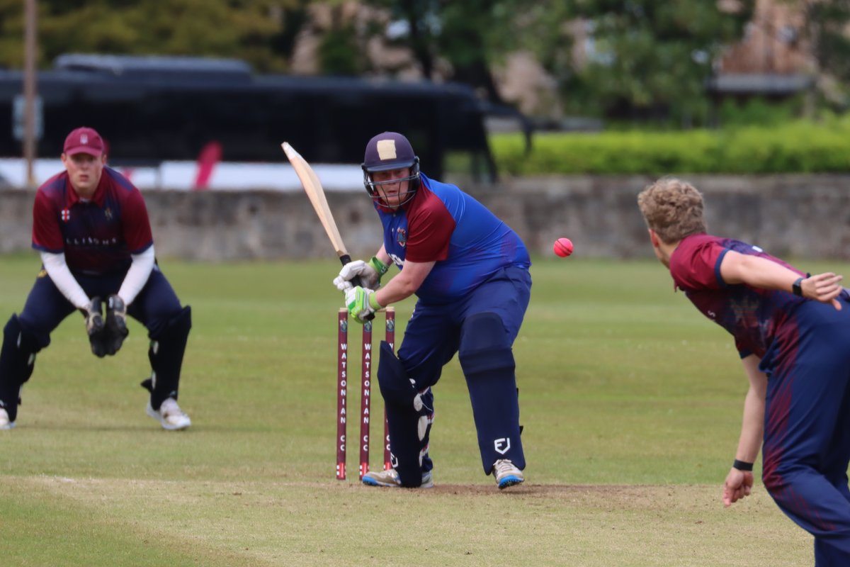 Despite the 🌧️ rain, <a href="/WatsonianCC/">Watsonian Cricket</a> 2nd XI pulled off a nail-biting win against #KelsoCC on Saturday, well done! #ChooseCricket

More photos: myreside.smugmug.com/Cricket/2025/W…

If you enjoy my photos &amp; use them on your own socials, please consider buying me a coffee: buymeacoffee.com/mrggaw