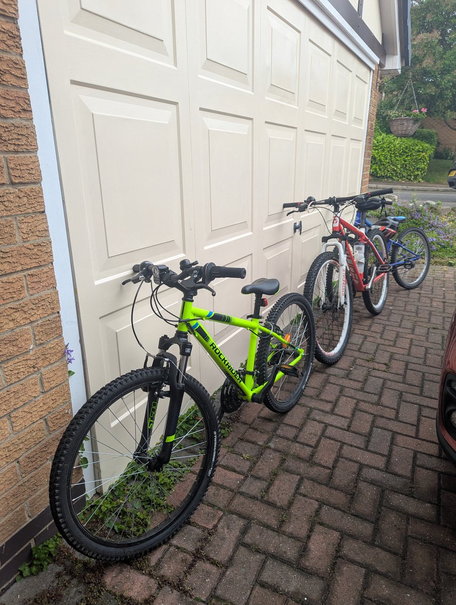 JonathanFoster2's tweet image. My youngest with some proper old school behaviour