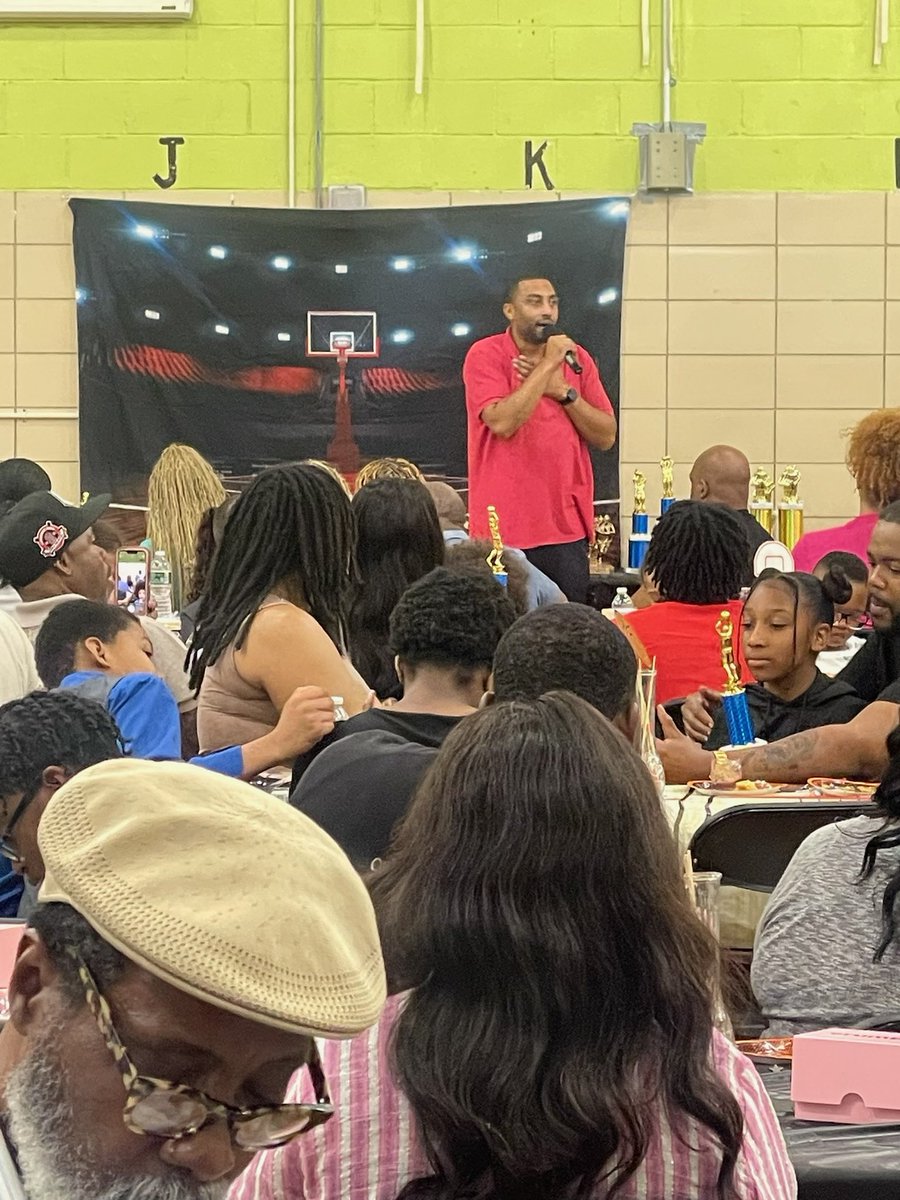 The WizKids’ Books B4 Basketball Program Bankquet was a slam dunk! The event honored the athletes, coaches, and supporters for their incredible dedication and achievements during the 24–25 season. Thanks Mugsy Leggett for the invitation and congratulations to the participants.