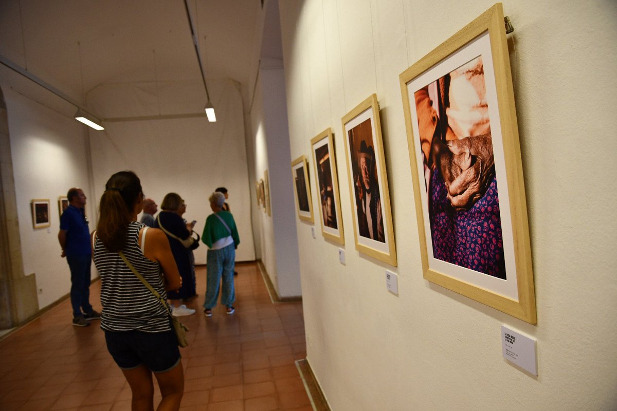 📸🕯️ Aquesta tarda s'ha inaugurat al Miramar-Centre Cultural l’exposició 'Viure per morir, morir per viure', de Clàudia Sauret, que capta en 43 fotografies la seva experiència al Día de Muertos d'Oaxaca (Mèxic).
🗓️ Es podrà visitar fins al 27 de juliol.