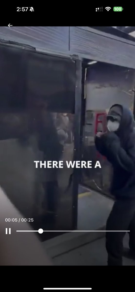 uroyanpr's tweet photo. @DHSgov Why is he the only one with his face covered?
Why is he the only one doing the vandalism?
Why is he the only one getting recorded or pictured?
🤔 https://t.co/oc1r8OdSqR