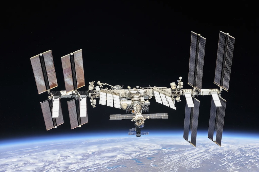 CommanderMLA's tweet image. 6 Years ago today, NASA opened the Space Station to new commercial opportunities, including allowing private astronauts. Russia has allowed this for many years, but without an American launch vehicle, among other things, the idea didn't really make sense. Now that the private…