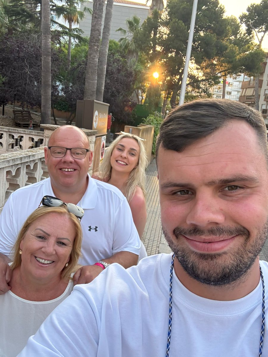 MrKevShort's tweet image. Great week with the fambo @short_caroline @Jay_Short #Salou #CostaDorada ❤️