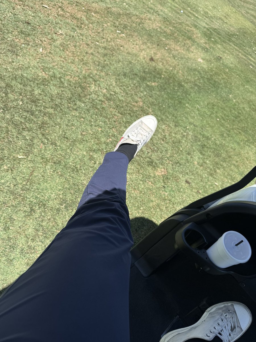 kempton_timothy's tweet image. Shot a 81
No golf shoes
Pants 
99 degrees 
Never doubt me